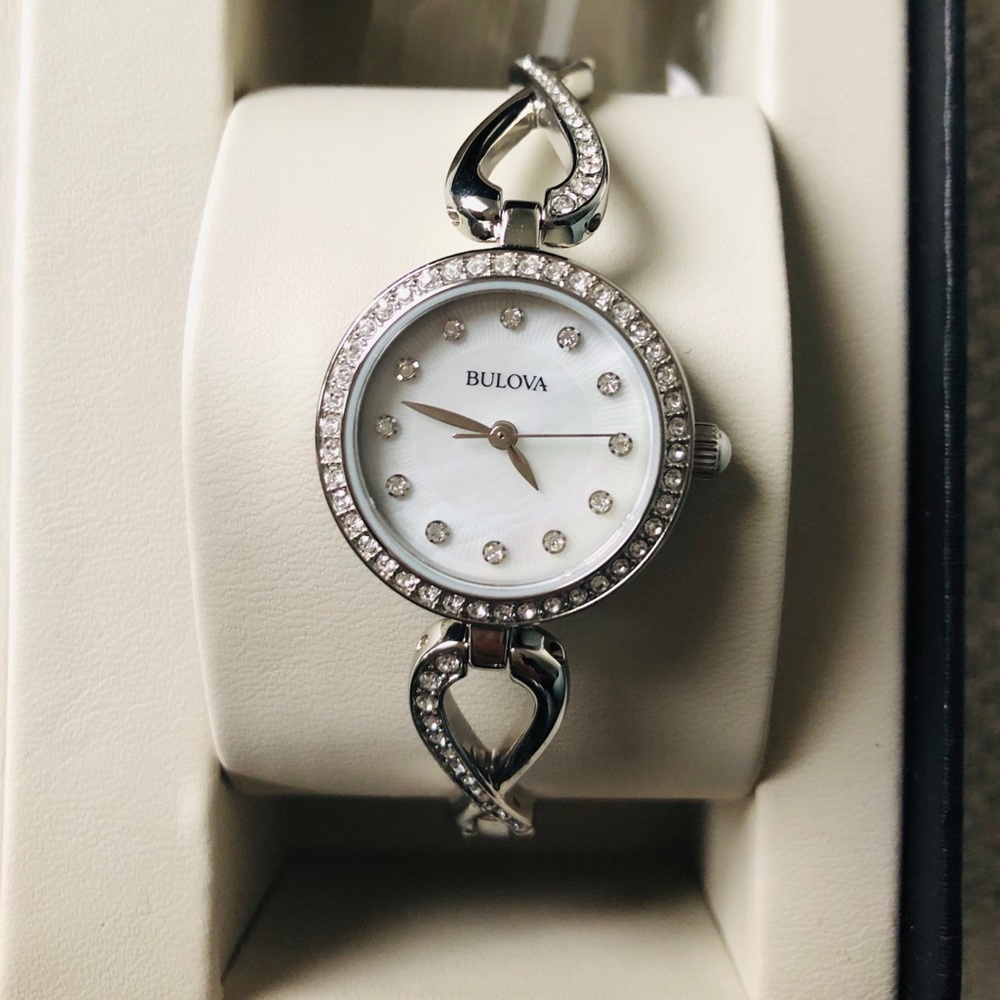 NEW in box Bulova watch/necklace gift set!